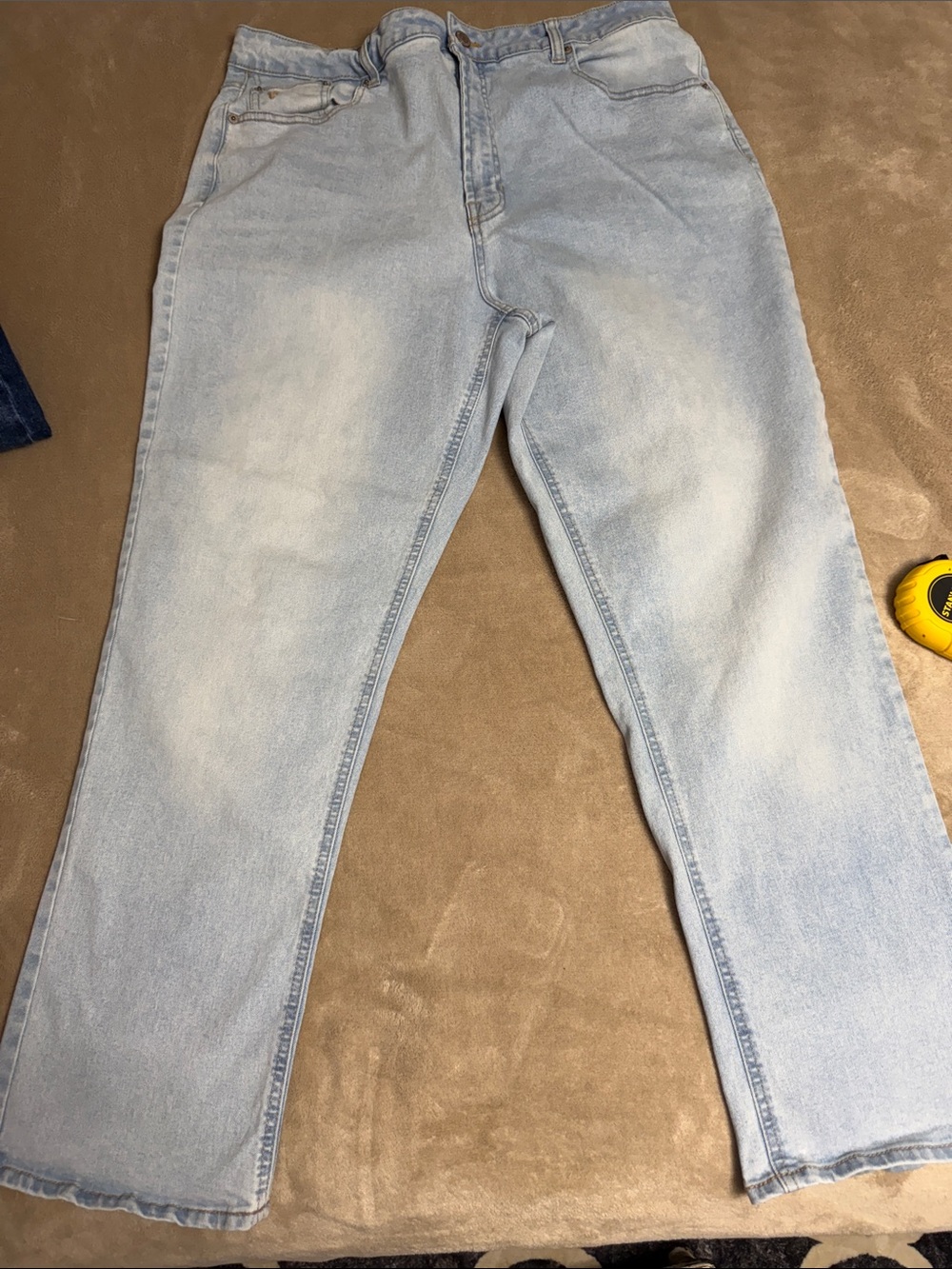 Frye Light Wash Women’s boyfriend Jeans - Classic Straight Fit
